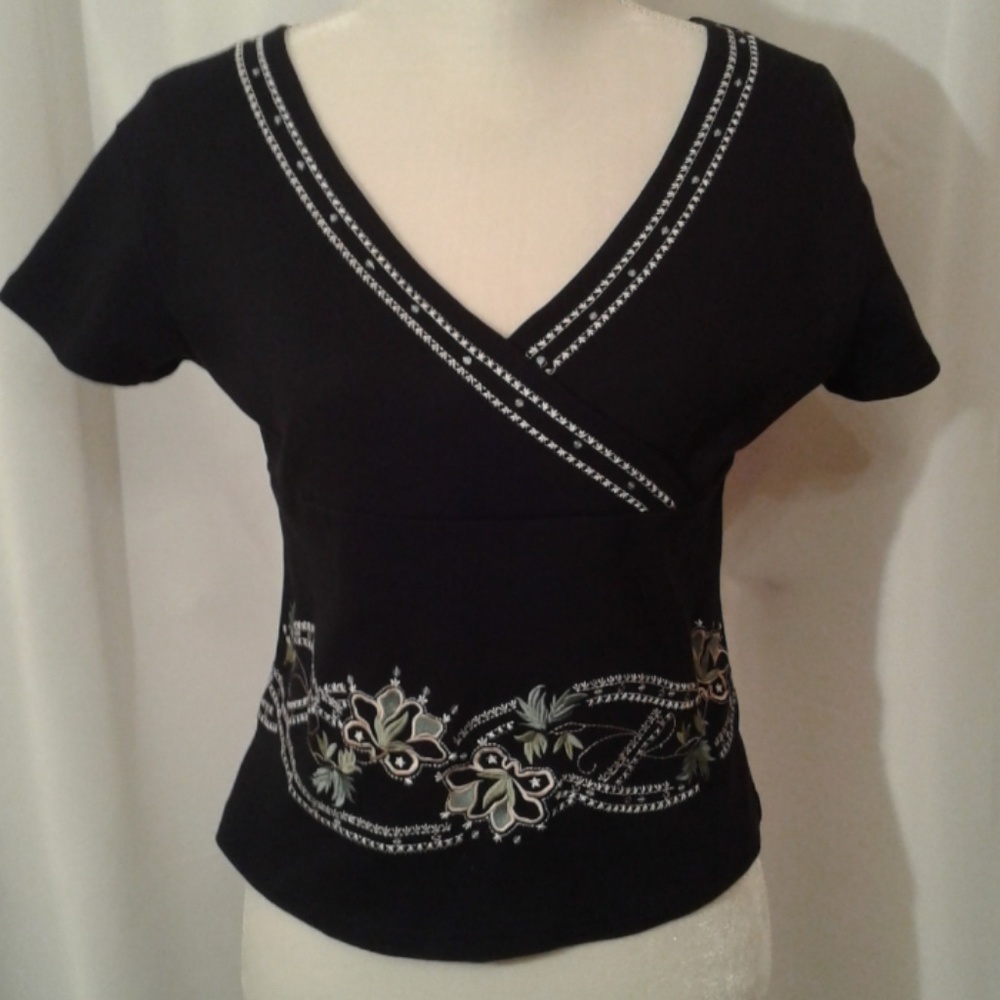 Embroidered Short Black Sweater